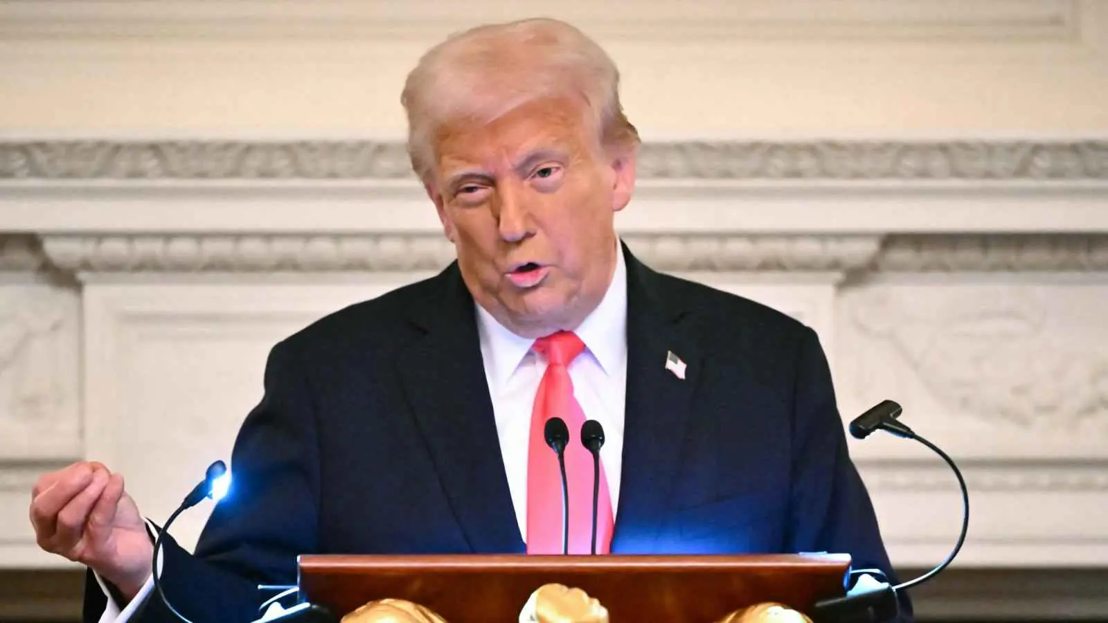 متحدثًا بالعربية.. ماذا قال ترامب للمسلمين في إفطار رمضاني؟