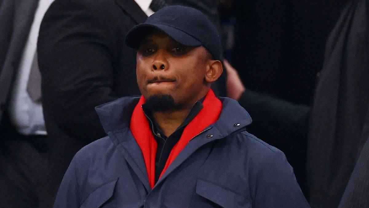 صامويل إيتو يدعم لابورتا في انتخابات رئاسة برشلونة 