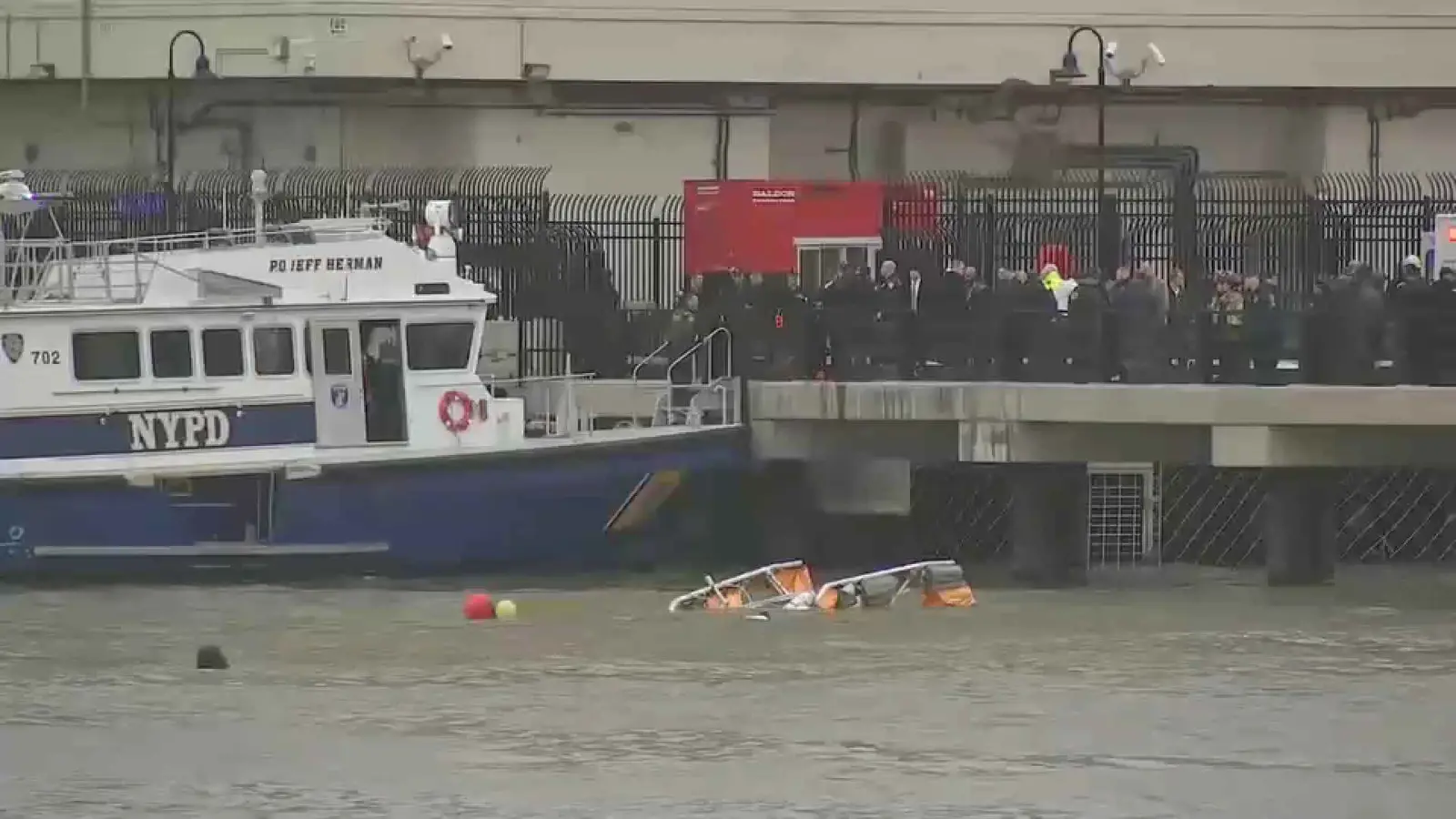 6 قتلى إثر سقوط مروحية أمريكية في نهر هدسون بنيويورك (فيديو)