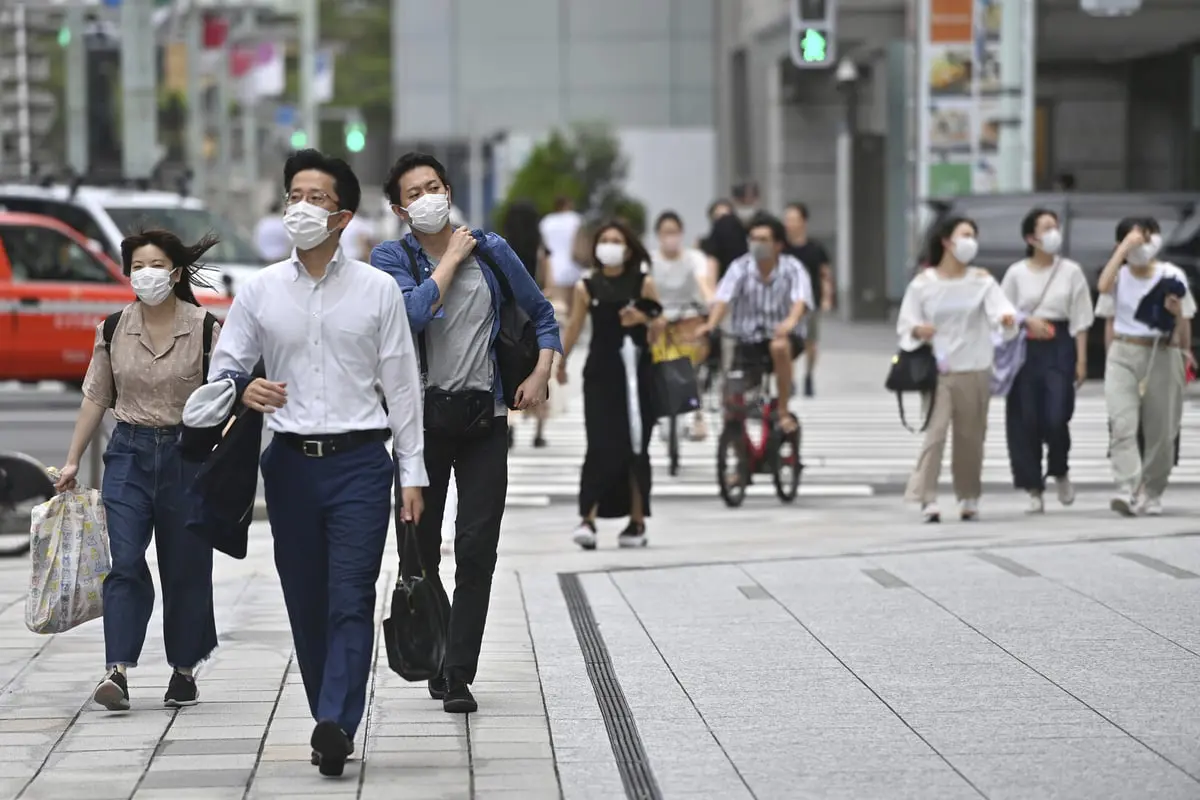 يابانيون يتدربون على "الابتسامة".. تعرف على السبب 