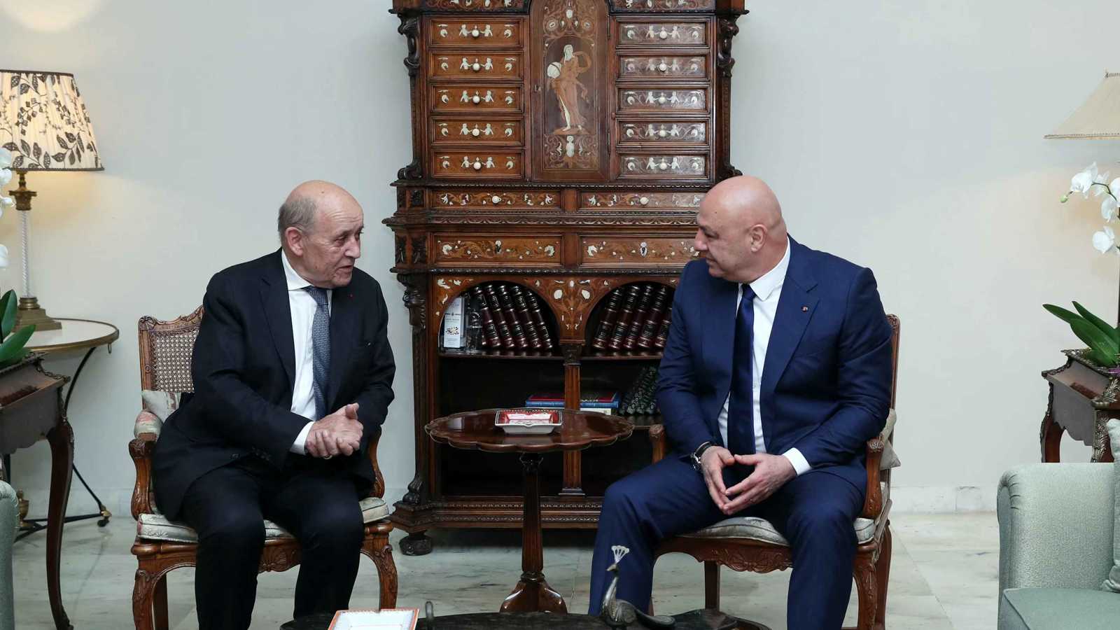 لودريان إلى بيروت.. مؤتمران يتشكلان لإعادة الإعمار ودعم الجيش