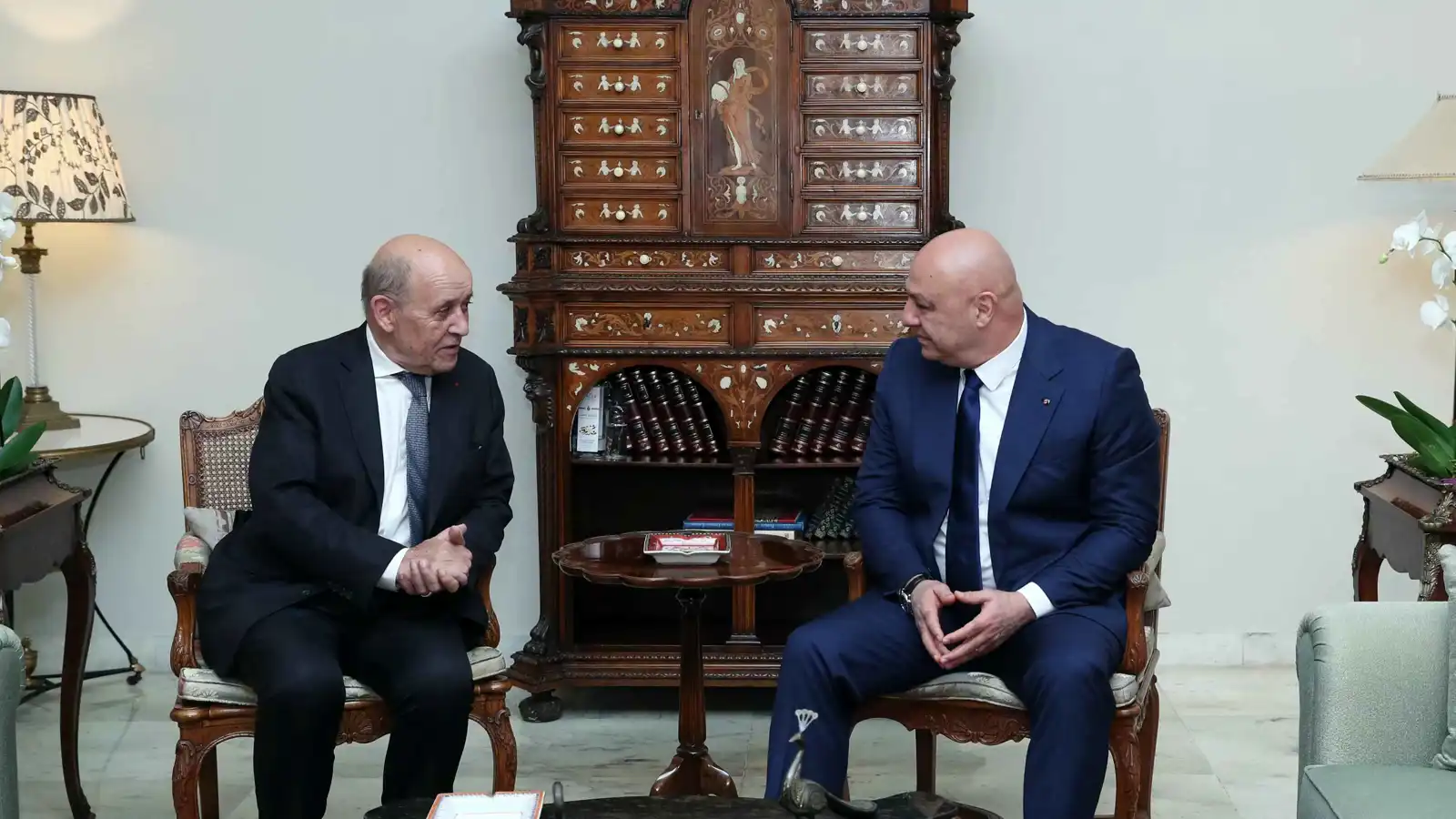 لودريان إلى بيروت.. مؤتمران يتشكلان لإعادة الإعمار ودعم الجيش