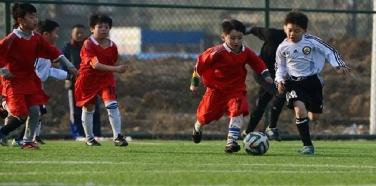 الصين ترغب في افتتاح 50 ألف مدرسة لكرة القدم قبل 2025