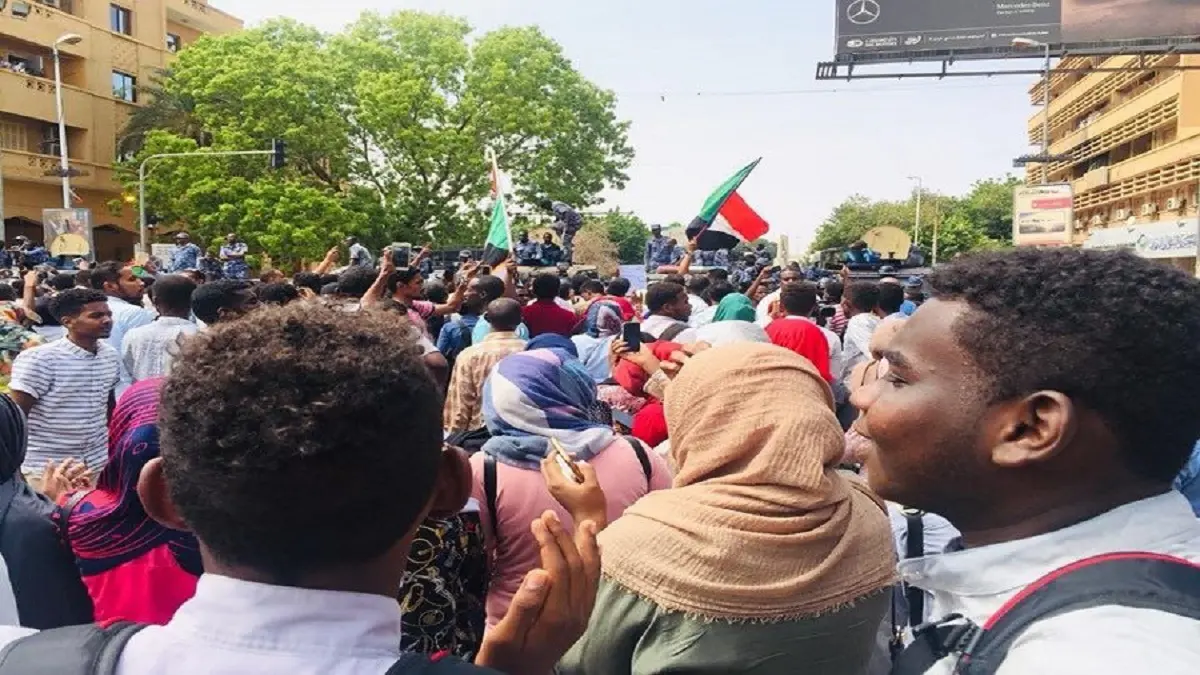 السودان.. الآلاف يتظاهرون بالخرطوم في مليونية تعيين رئيس للقضاء ونائب عام (فيديو)