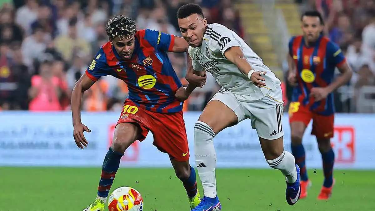 تصرف غريب.. لامين يامال يتجاهل لاعبي ريال مدريد في الممر الشرفي (فيديو)