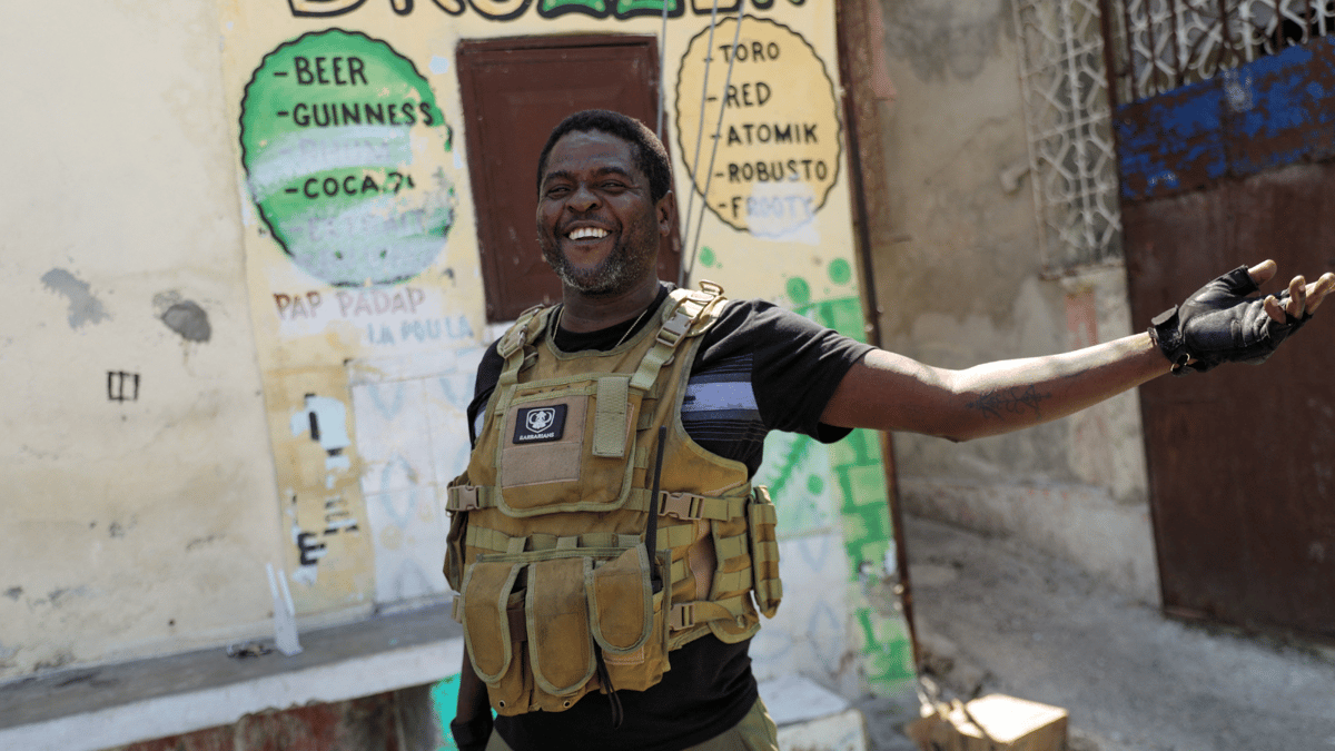 "باربكيو".. من هو زعيم العصابة الذي يهدد الحكم في هايتي؟