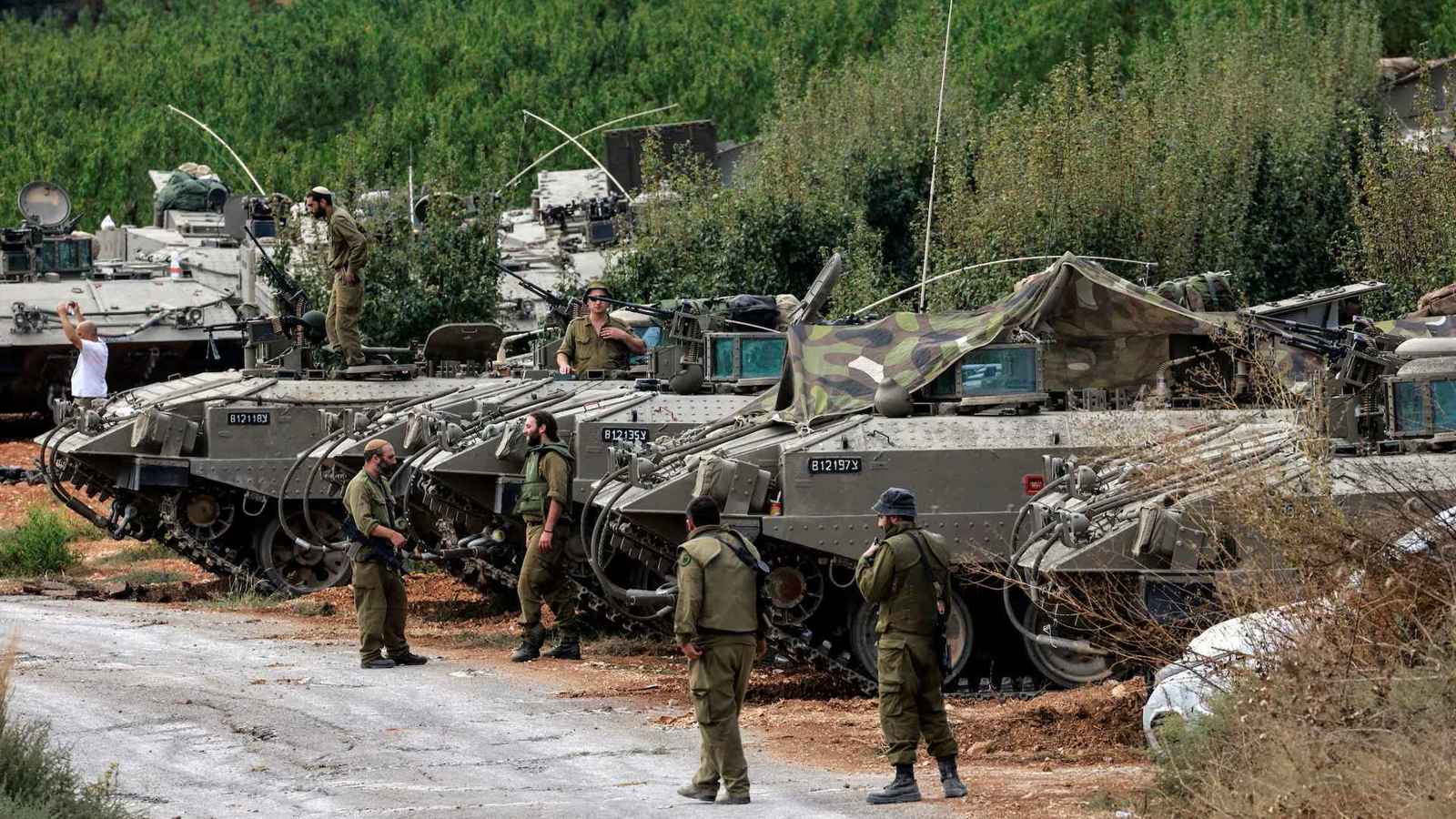 سلاح حزب الله ينذر بإشعال فتيل حرب جديدة في لبنان