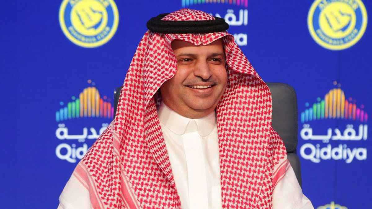 يعاقَب هو أو الحكم.. مسلي آل معمر يشن هجومًا على إيفان توني 