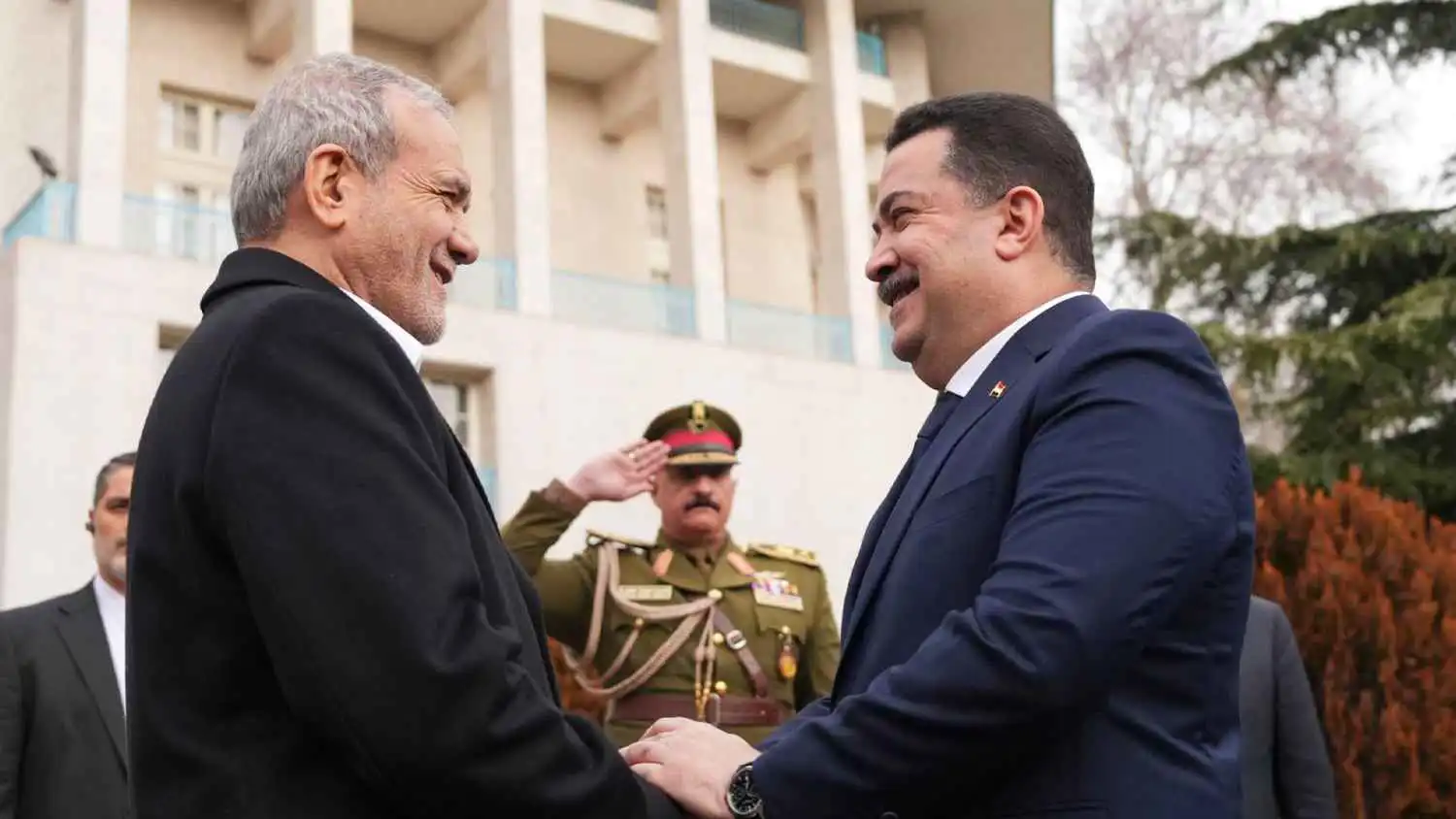 بزشكيان يهنئ السوداني بتصدّر الانتخابات العراقية