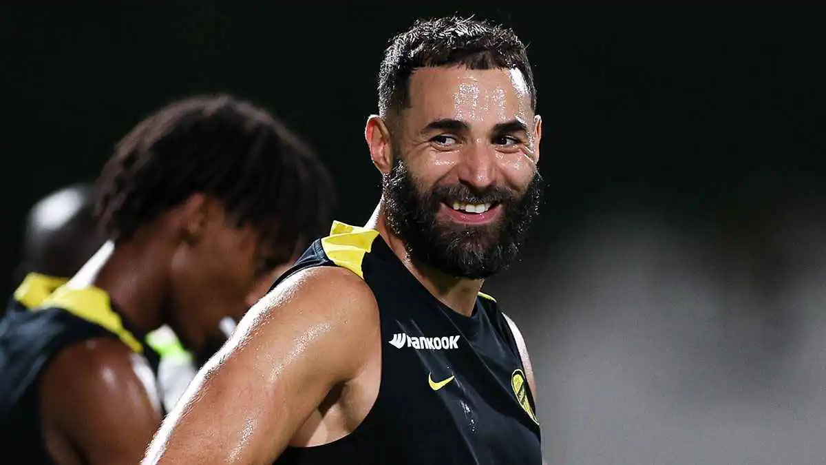 لا تسدد.. خالد الشنيف يوجه رسالة نارية إلى بنزيما (فيديو)