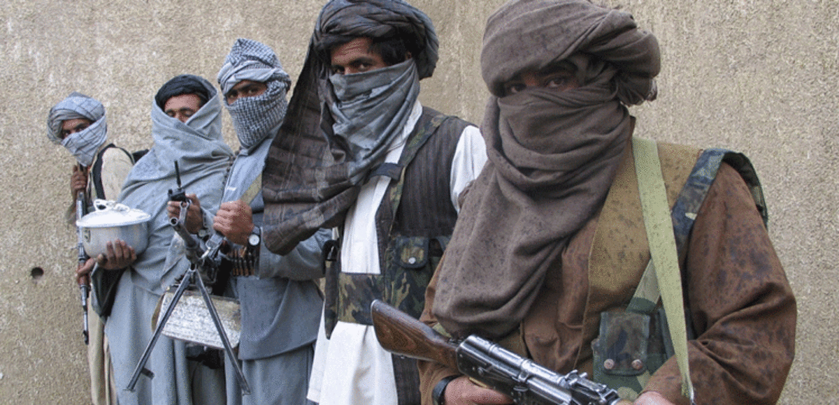 أنباء عن مقتل 5 من قادة طالبان وإصابة الملا منصور في اقتتال داخلي