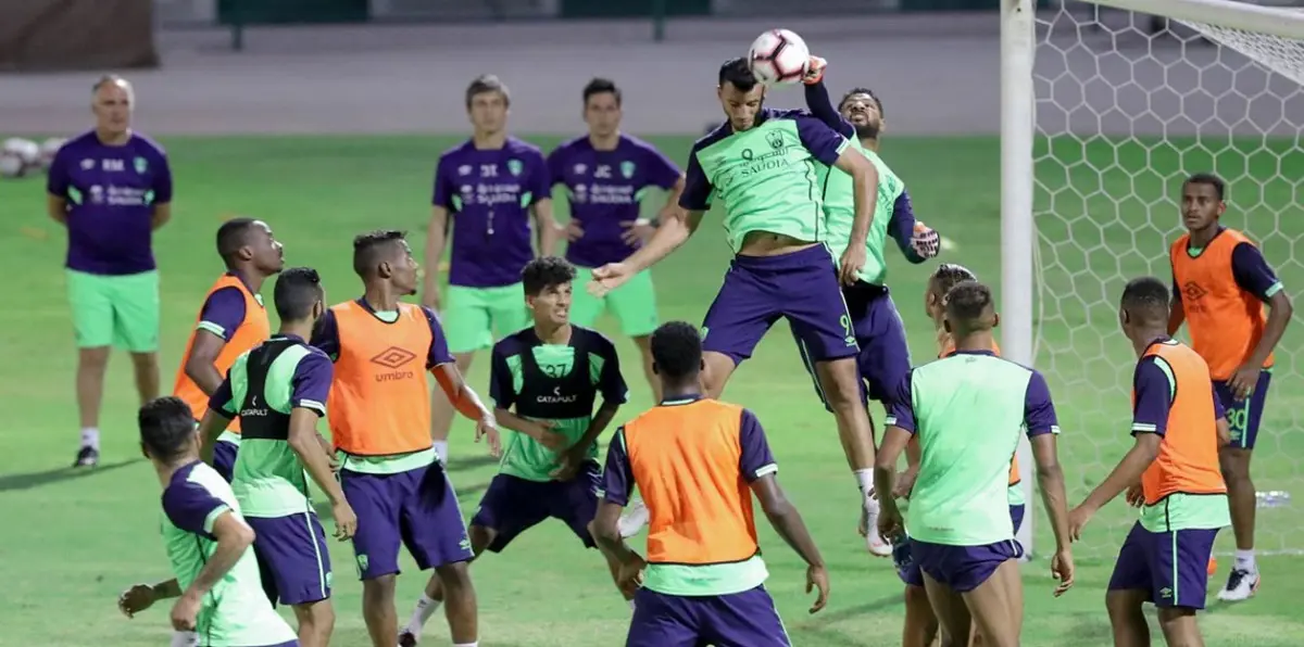 النادي الأهلي السعودي يعلن قائمة لاعبيه الأجانب في البطولة العربية للأندية الأبطال (صورة)