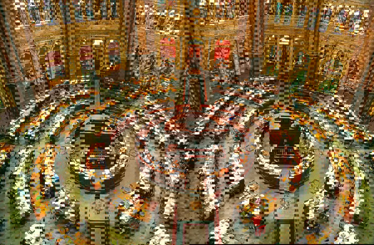 طفل يثير تفاعلاً خلال جلسة للكونغرس الأمريكي (فيديو) 