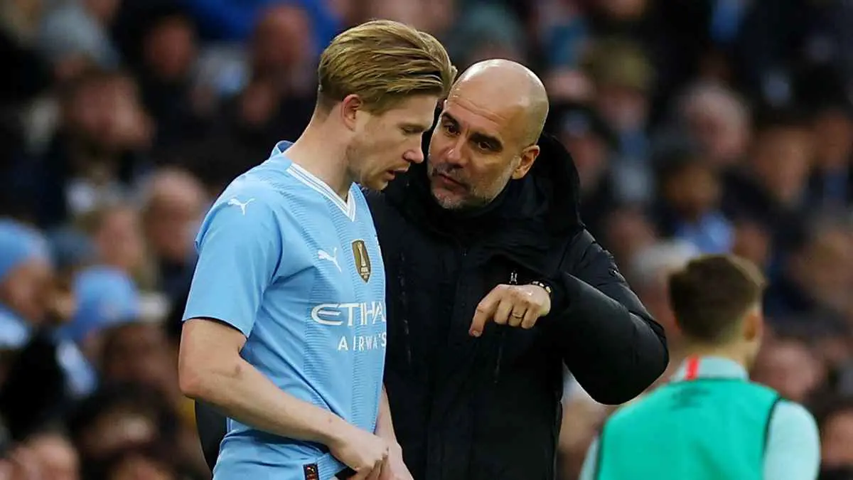 أريد عقدا لـ10 سنوات.. تصريح مثير لغوارديولا حول مستقبل دي بروين في مانشستر سيتي