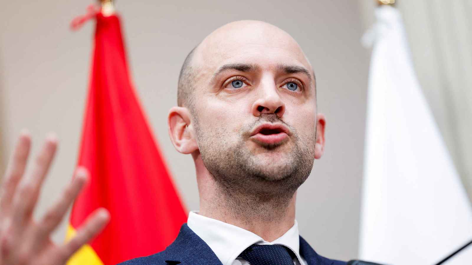 باريس: الاتحاد الأوروبي سيرد على قرار ترامب برفع الرسوم الجمركية