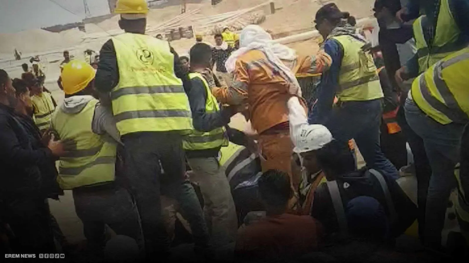 فاجعة مروعة.. سقف مصنع في مصر ينهار فوق العمال (فيديو إرم)