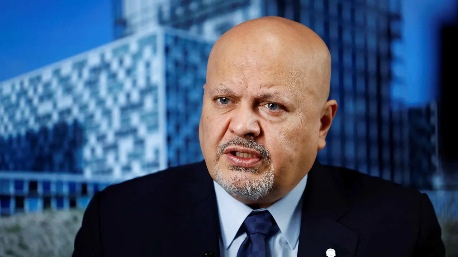 تنفيذاً لأمر ترامب.. واشنطن تفرض عقوبات على كريم خان