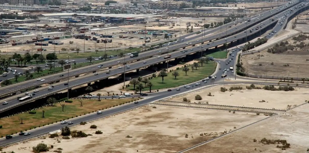 بالفيديو.. الأمطار تغرق طريق "مكة – جدة" في ظلام دامس