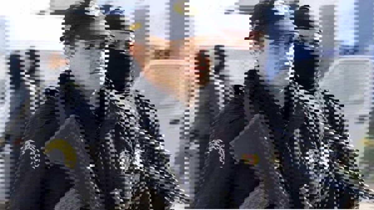 الأمن الجزائري يقتل شرطيًا ارتكب جريمة مروعة (فيديو) 