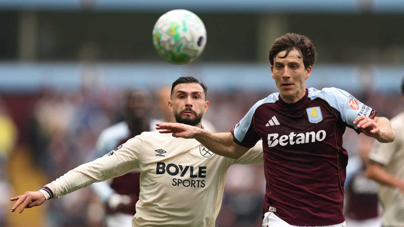 5 نجوم.. من هم المرشحون لتدعيم دفاع برشلونة؟ 