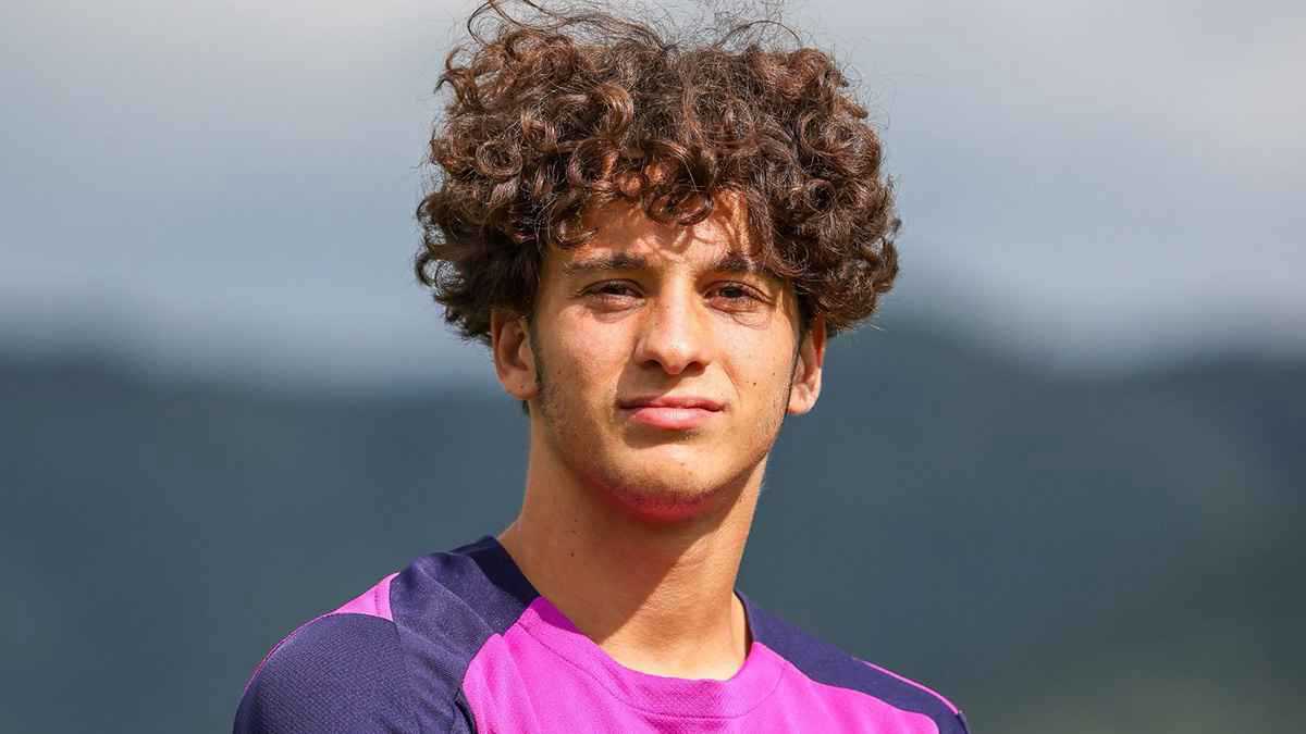 مودريتش جزائري كرواتي.. من هو لوفرو شلفي الذي خطفه برشلونة؟