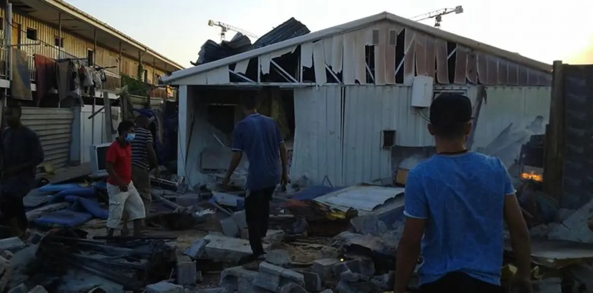 قتيلان بسقوط صاروخ على مخيم للنازحين في طرابلس الليبية