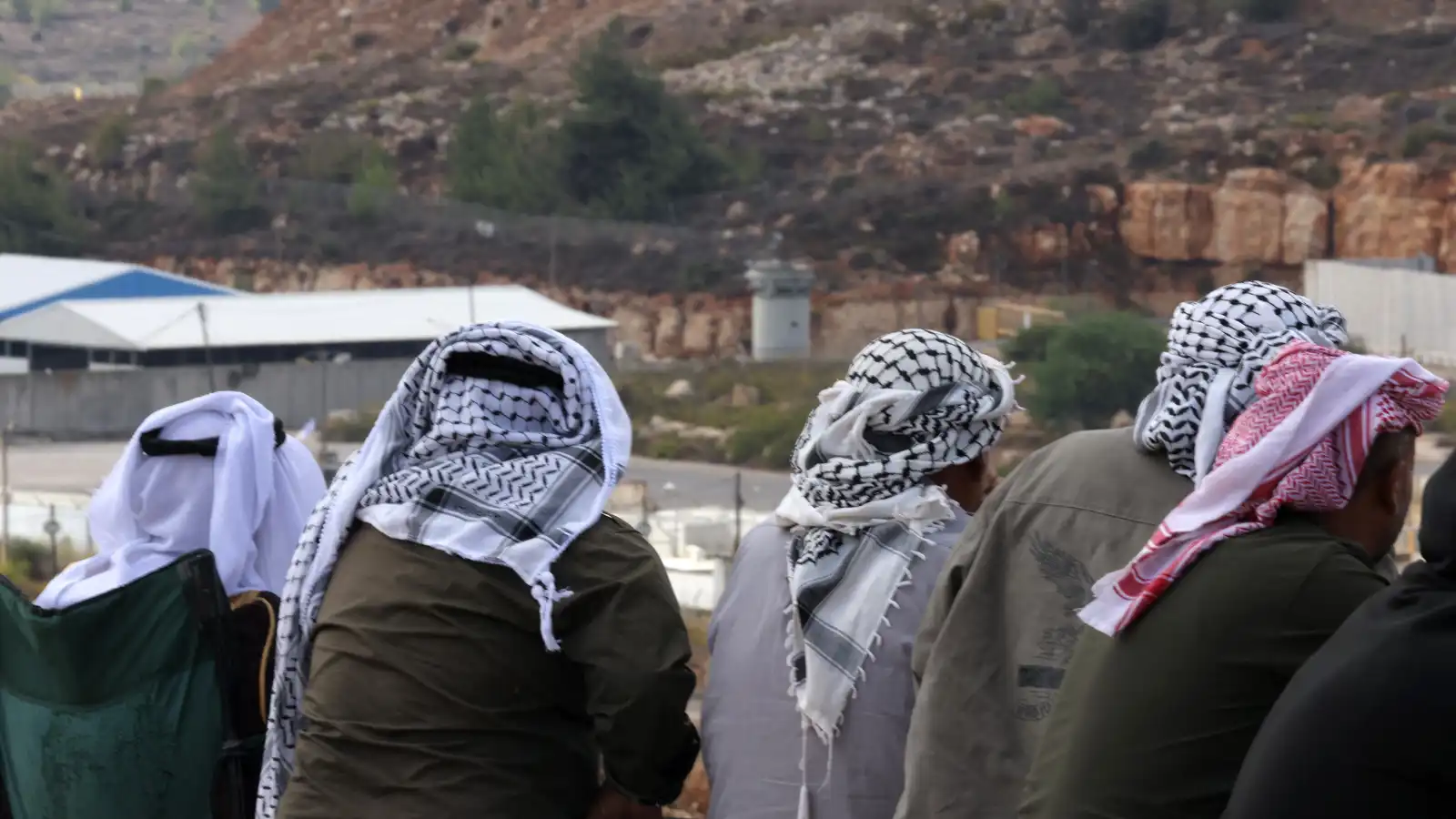 وصول أول حافلة تقل معتقلين فلسطينيين إلى قطاع غزة (فيديو)