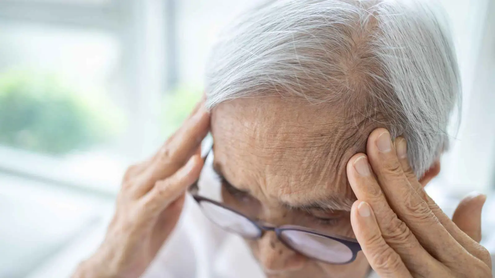 يتطلب علاجا سريعا.. "الصداع النصفي" لدى كبار السن