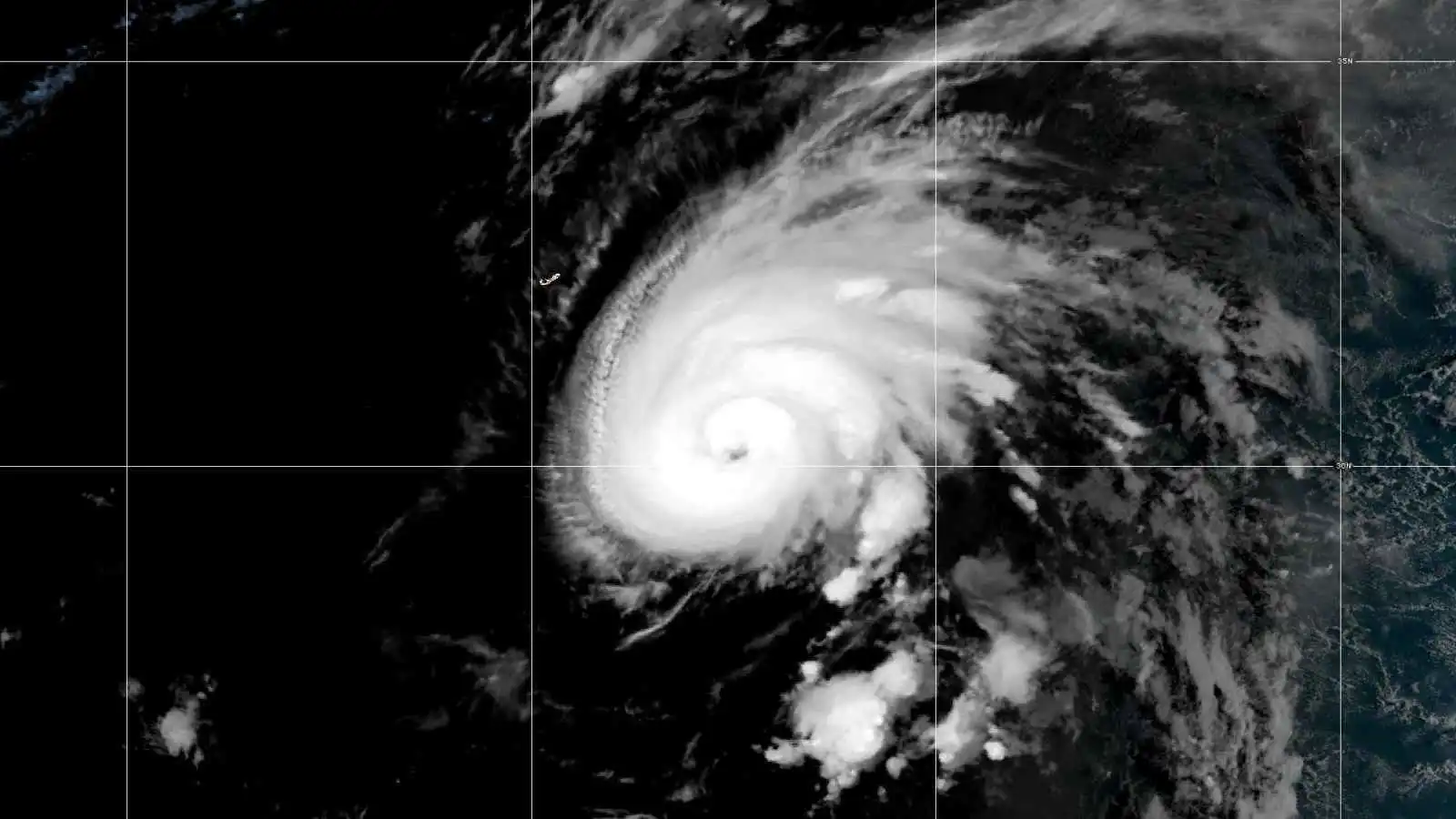 العاصفة غابرييل تتحول إلى إعصار من الفئة الثالثة في المحيط الأطلسي
