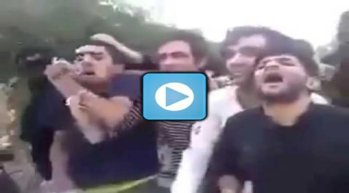 الشرطة الإيرانية تعذب معتقلين في الشوارع