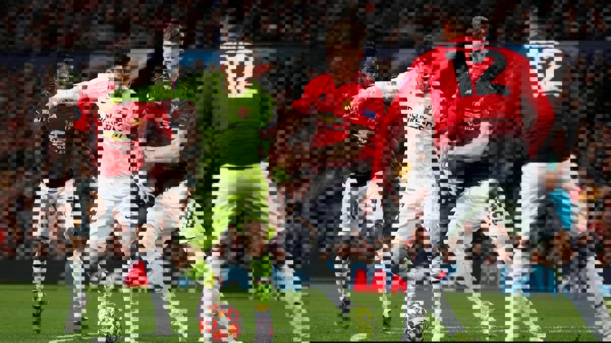 "يويفا" يعلن حكم مباراة برشلونة ومانشستر يونايتد في إياب ربع نهائي دوري أبطال أوروبا