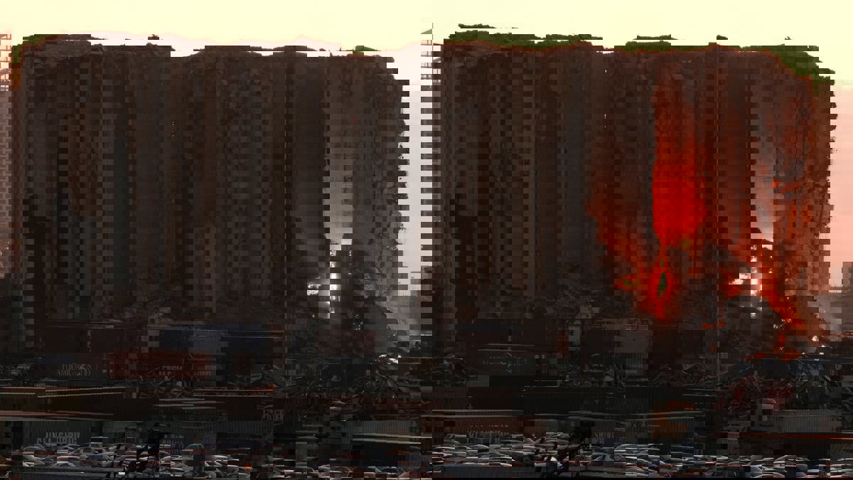 حريق في مرفأ بيروت يحيي ذكريات أليمة قبيل ذكرى انفجار 2020