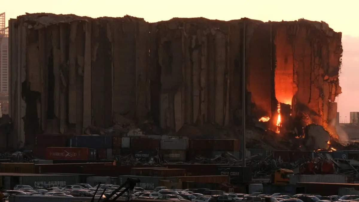 حريق في مرفأ بيروت يحيي ذكريات أليمة قبيل ذكرى انفجار 2020