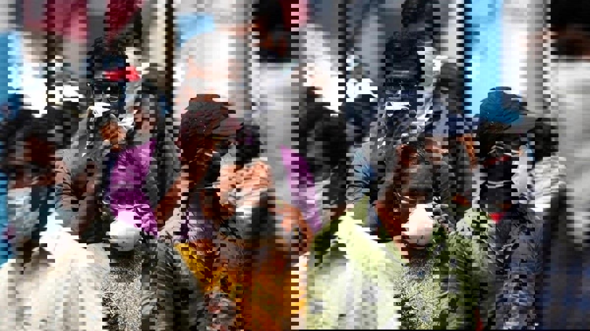 الهند وباكستان تخففان بعض قيود كورونا وتسمحان لبعض المتاجر بالعمل