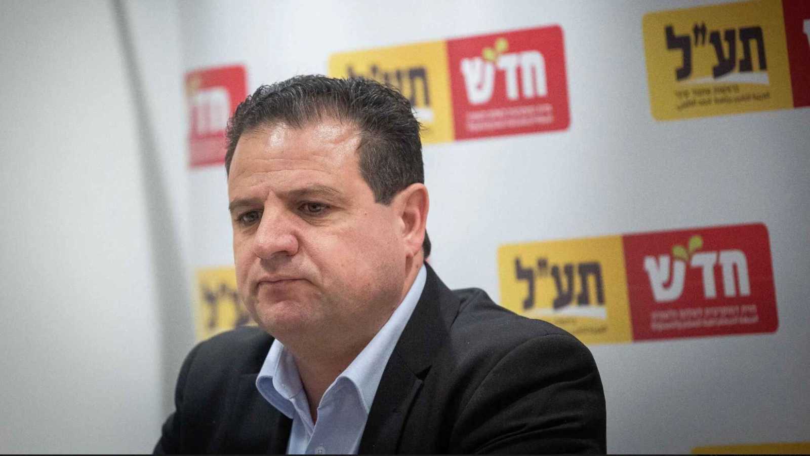 أيمن عودة يتعرض لاعتداء عنيف من يهود متطرفين في إسرائيل (فيديو)