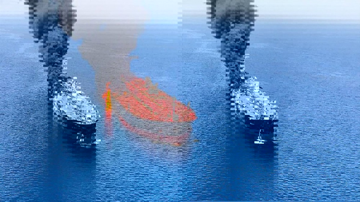 مسؤول أمريكي: طاقم إحدى الناقلتين في خليج عمان رصد عبوة لم تنفجر ملتصقة بها‎