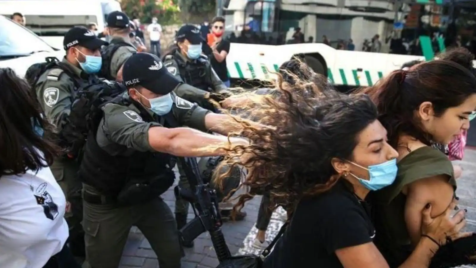 الشرطة الإسرائيلية تداهم عرضاً مسرحياً للأطفال في القدس (فيديو)