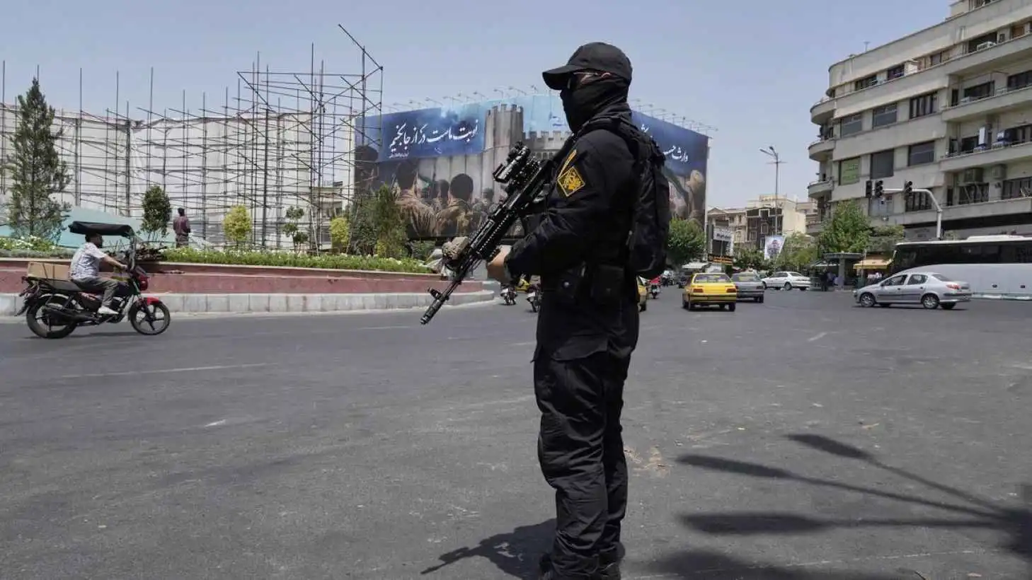 مع نُذر الحرب.. تقارير عن اجتماعات لقادة الحرس الثوري في المستشفيات