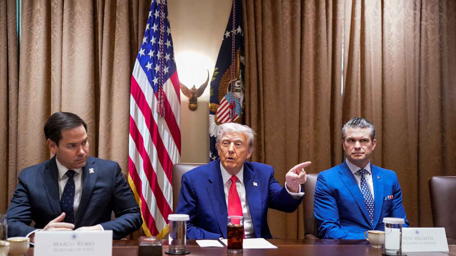 لماذا اختار ترامب "غرفة عمليات" البيت الأبيض لمناقشة النووي الإيراني؟