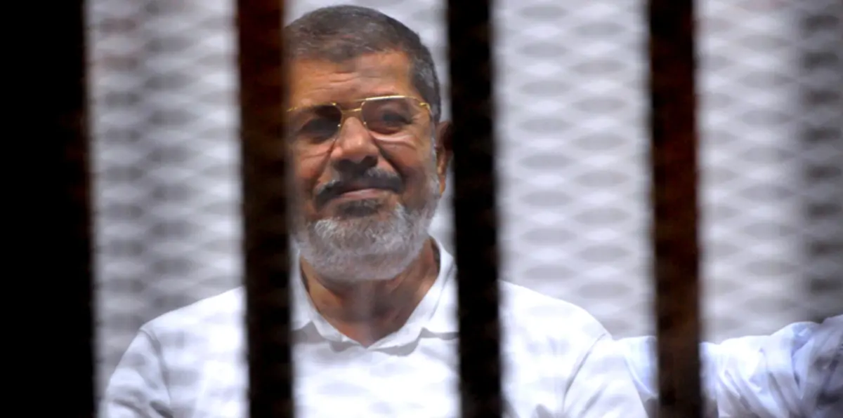 مصر توقف محاكمة مرسي وقيادات الإخوان في "اقتحام السجون"