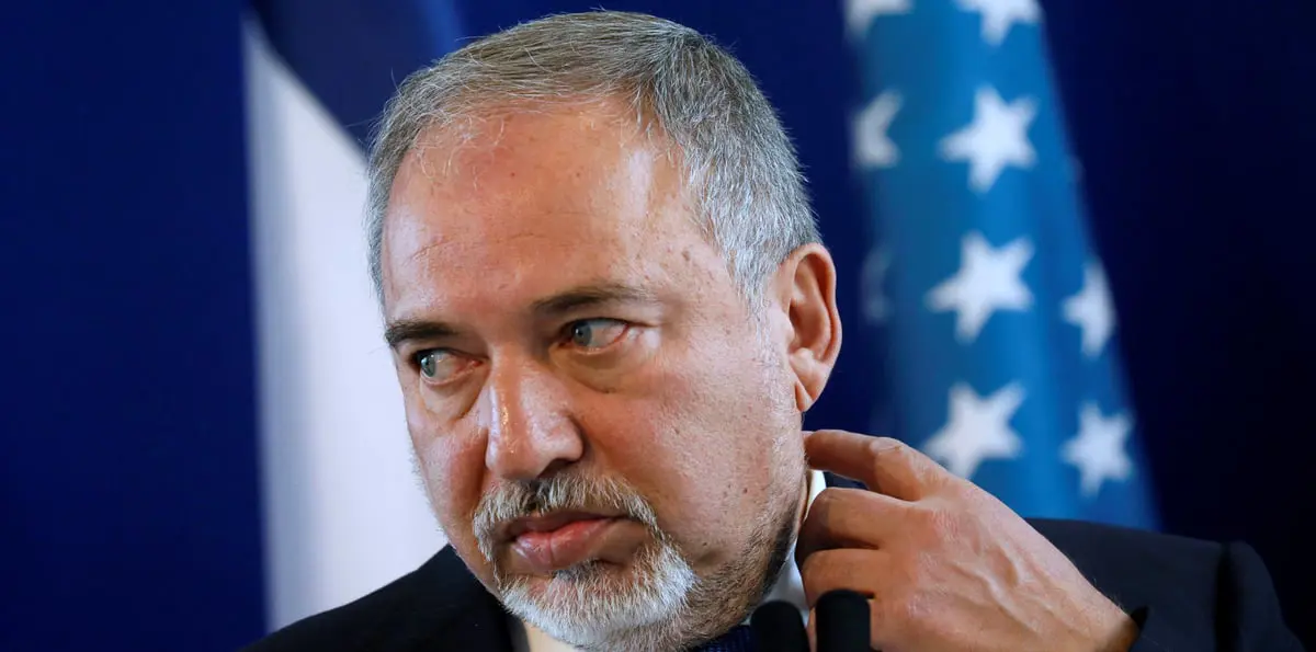 من حارس نادٍ ليلي إلى وزير دفاع.. أفيغدور ليبرمان المثير للجدل دومًا