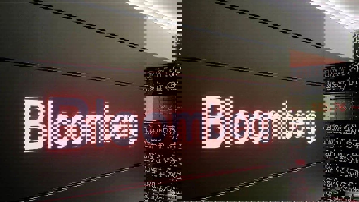 بلومبرغ تعلّق نشاط صحافييها في روسيا و"سي أن أن" توقف بثها بالبلاد