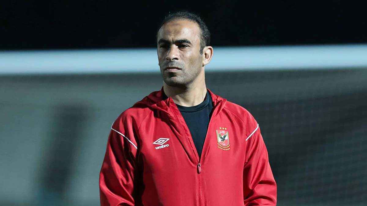 "حاج حسني اطلع فاصل".. سيد عبد الحفيظ يحرج أسطورة الأهلي (فيديو)