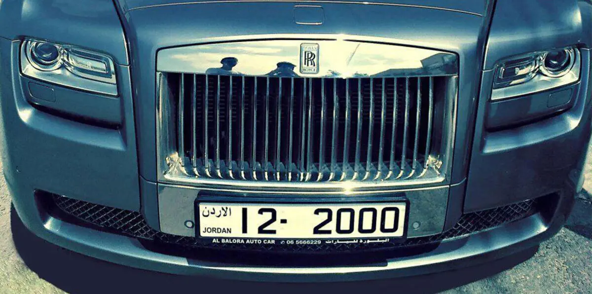 وافد يشتري رقم سيارة مميزًا بقيمة 700 ألف دولار في الأردن (فيديو)