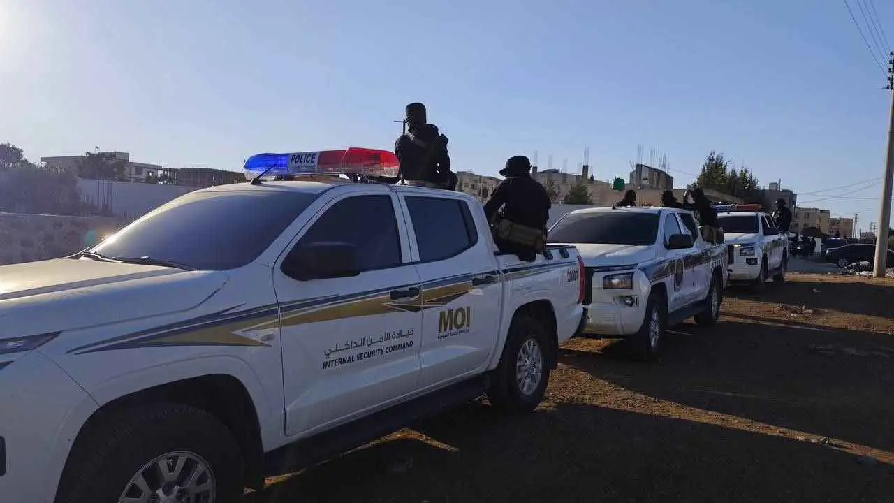 غارة إسرائيلية تستهدف قرية بالسويداء تزامنا مع دخول الأمن السوري إليها (فيديو)