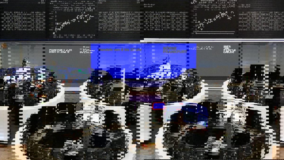 أسهم أوروبا تلامس أعلى مستوى في 3 أسابيع بعد تراجع مخاوف رفع الفائدة