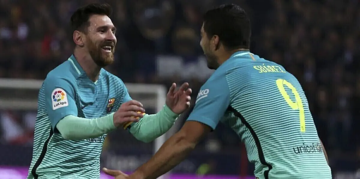 ميسي وسواريز يضعان قدم برشلونة في نهائي كأس إسبانيا