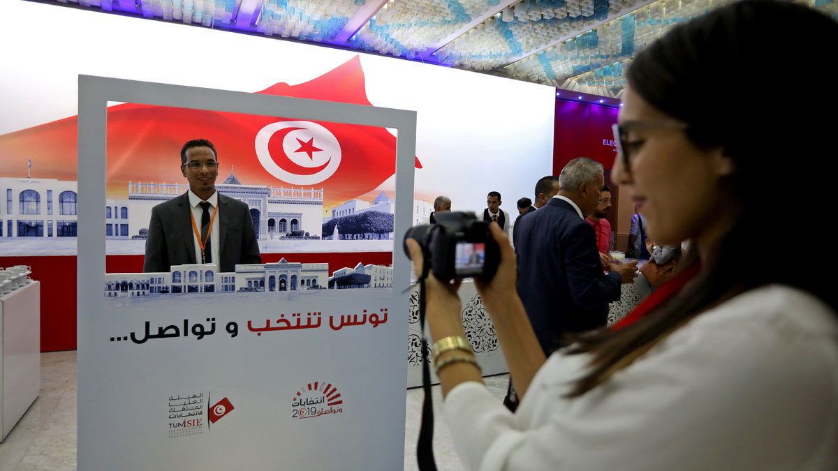 موسم الانتخابات ينعش "السمسرة السياسية" في تونس (فيديو إرم)