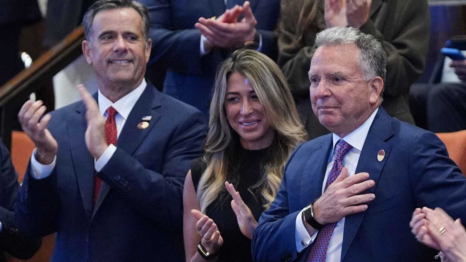 "معاريف": أنباء عن عزم ويتكوف تقديم الاستقالة