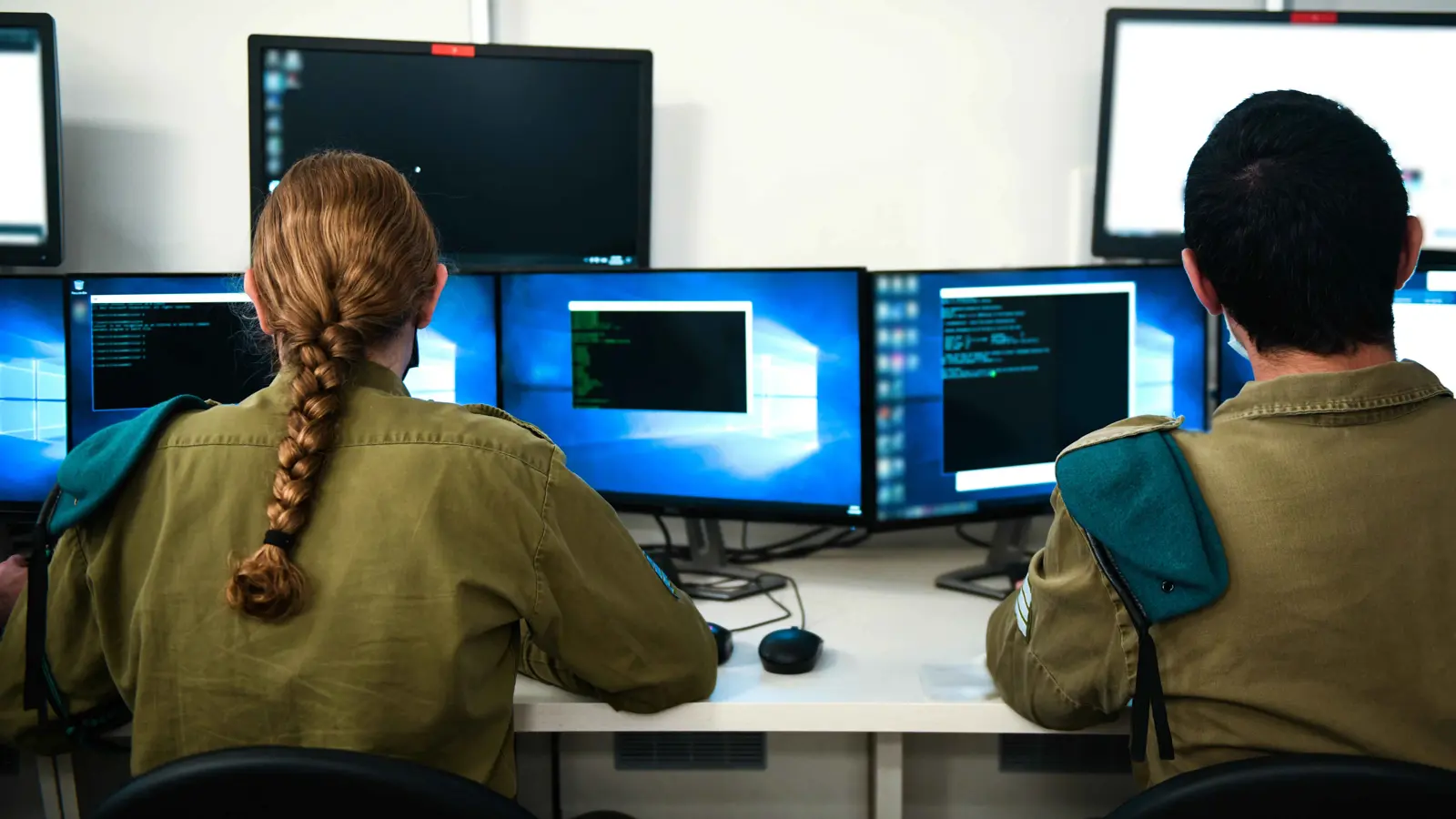 "زي تيوب".. الجيش الإسرائيلي يكشف نظام البث الحاسم في جبهات القتال (فيديو)